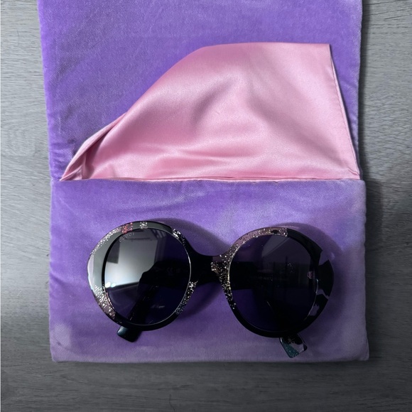 Gucci Women's Black and Purple Sunglasses - Picture 6 of 6